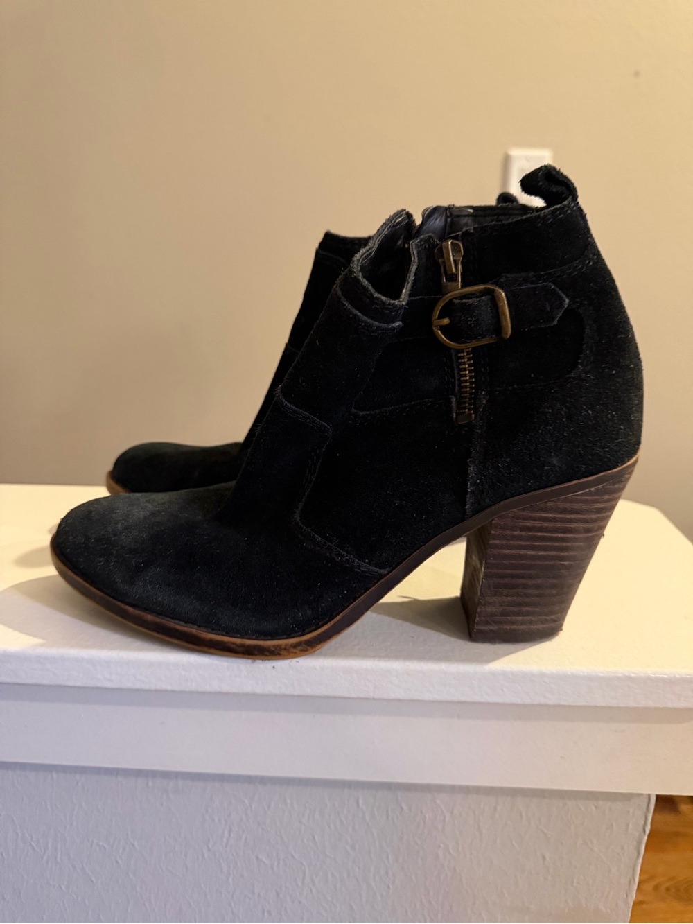 Lucky Brand Black Suede Ankle Booties with Tan Stacked Sole 7.5